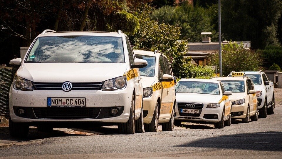 Die Fahrzeugflotte vom Taxiunternehmen City Car wird mit GPS Technik koordiniert