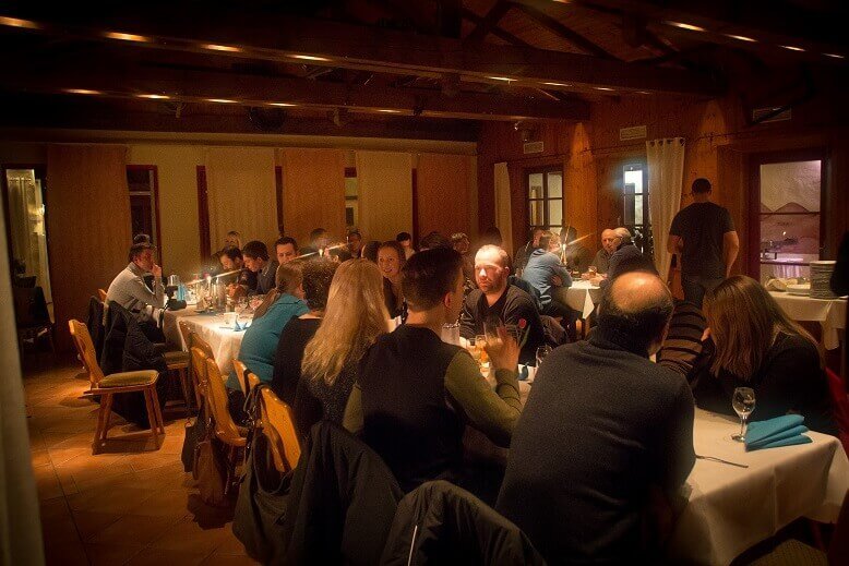 gemeinsames essen zum abschluss des ausfluges