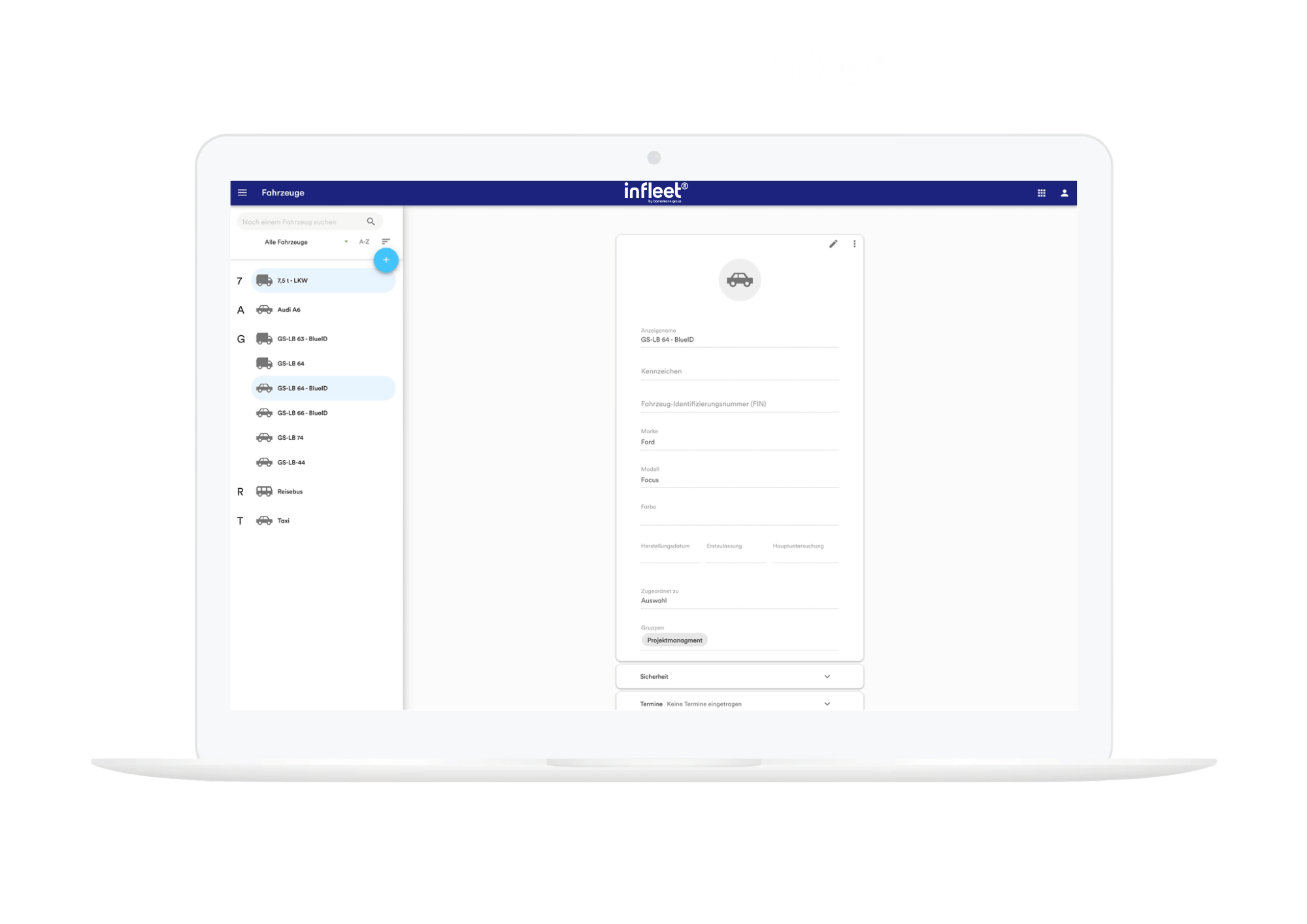 Laptop-Ansicht der Infleet Cloud: Fahrzeugverwaltung mit Such- und Filterfunktion, Gruppen- und Fahrerzuordnung, Bearbeitungsmöglichkeiten für Stammdaten.